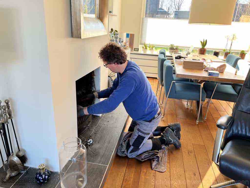 Schouwveger Heerenveen kleed schoorsteenreiniger Schouwveger Heerenveen kleed schoorsteenreiniger
